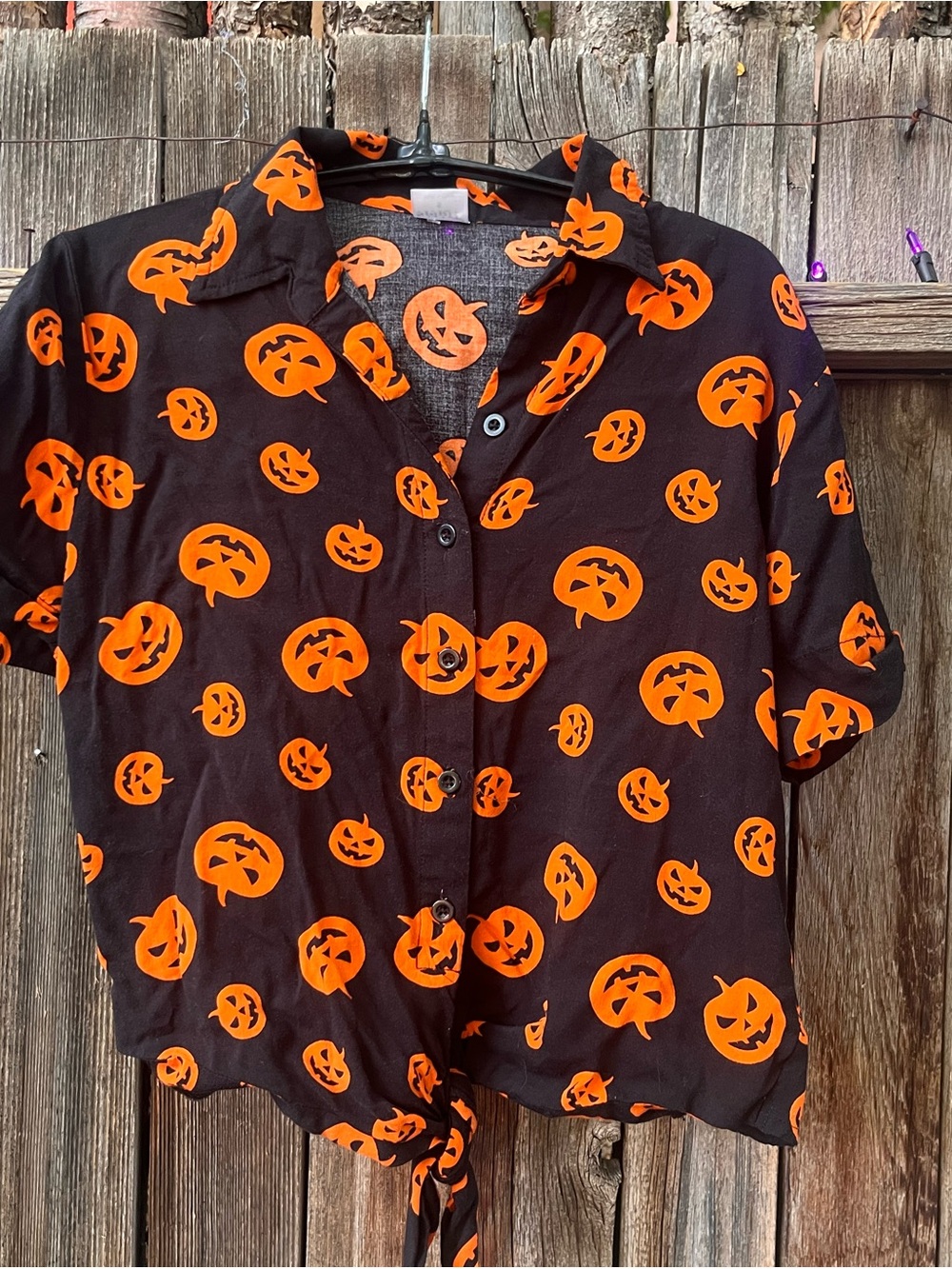 Spirit Halloween Black & Orange Jack-O'-Lantern Button-Up Shirt